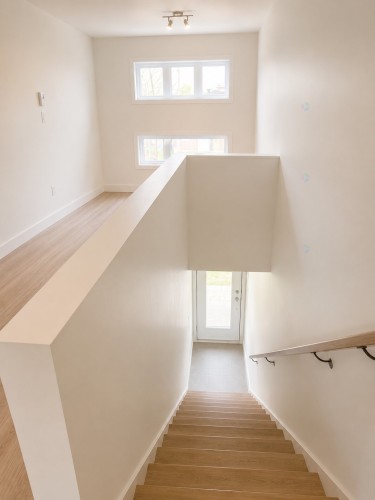 Staircase - 2252 Rue Ste-Jeanne-D'Arc, Longueuil (Le Vieux-Longueuil), QC 