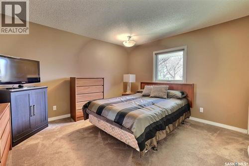 97 Compton Road, Regina, SK - Indoor Photo Showing Bedroom