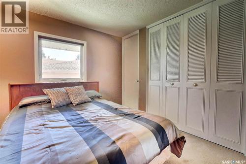 97 Compton Road, Regina, SK - Indoor Photo Showing Bedroom