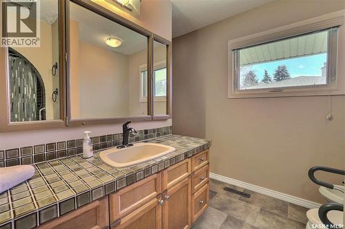 97 Compton Road, Regina, SK - Indoor Photo Showing Bathroom