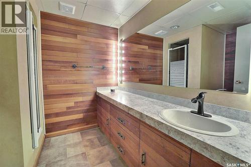 97 Compton Road, Regina, SK - Indoor Photo Showing Bathroom