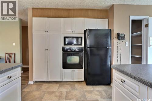 97 Compton Road, Regina, SK - Indoor Photo Showing Kitchen