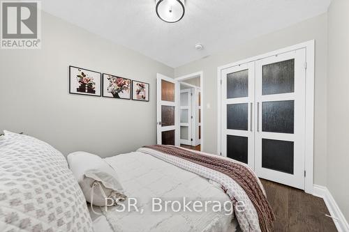 323 Queen Victoria Drive, Hamilton, ON - Indoor Photo Showing Bedroom