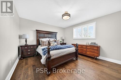 323 Queen Victoria Drive, Hamilton, ON - Indoor Photo Showing Bedroom