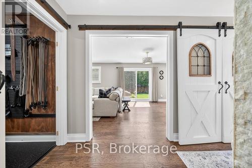 323 Queen Victoria Drive, Hamilton, ON - Indoor Photo Showing Other Room