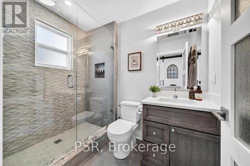 323 Queen Victoria Drive, Hamilton, ON - Indoor Photo Showing Bathroom