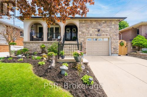 323 Queen Victoria Drive, Hamilton, ON - Outdoor With Facade