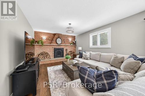 323 Queen Victoria Drive, Hamilton, ON - Indoor Photo Showing Living Room With Fireplace