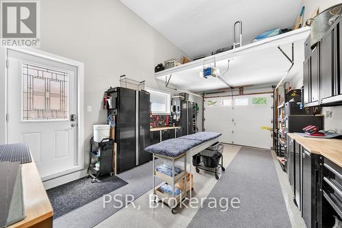 323 Queen Victoria Drive, Hamilton, ON - Indoor Photo Showing Garage