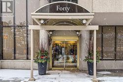 1001 - 40 ROSEHILL AVENUE Toronto, ON M4T 1G5