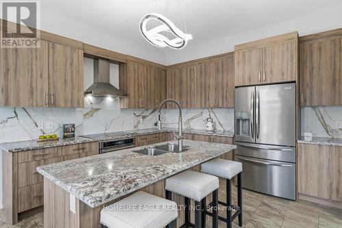 71 Woodhaven Avenue, Aurora, ON - Indoor Photo Showing Kitchen With Stainless Steel Kitchen With Double Sink With Upgraded Kitchen