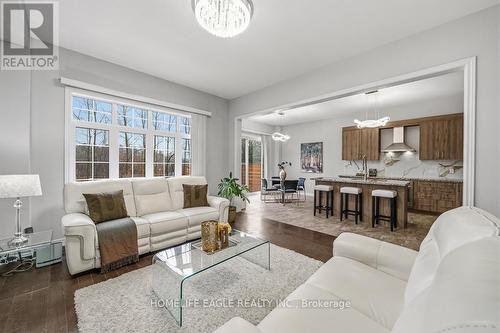71 Woodhaven Avenue, Aurora, ON - Indoor Photo Showing Living Room