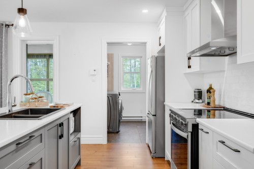 Overall view - 31 Ch. Champlain, Val-Des-Monts, QC - Indoor Photo Showing Kitchen With Double Sink With Upgraded Kitchen