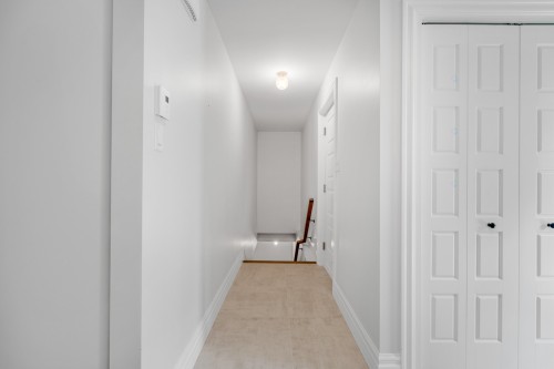 Passageway - 31 Ch. Champlain, Val-Des-Monts, QC - Indoor Photo Showing Other Room