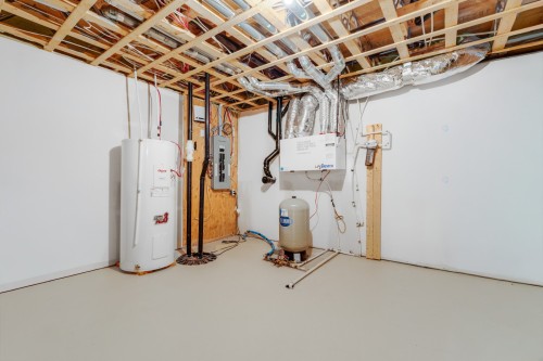Storage - 31 Ch. Champlain, Val-Des-Monts, QC - Indoor Photo Showing Basement