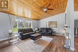 Spacious Living Room - 