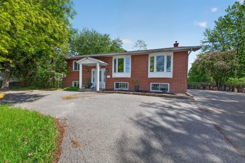 2564 Ch. des Patriotes  Richelieu, QC J3L 6M9