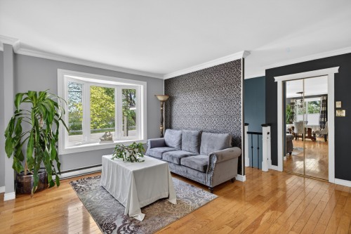 Salon - 2564 Ch. Des Patriotes, Richelieu, QC - Indoor Photo Showing Living Room