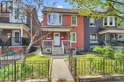 119 ESSEX STREET W Toronto, ON M6G 1T4