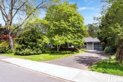 3171 Henderson Rd Oak Bay, BC V8P 5A3