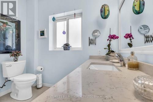 32 Samuel Street, Kitchener, ON - Indoor Photo Showing Bathroom