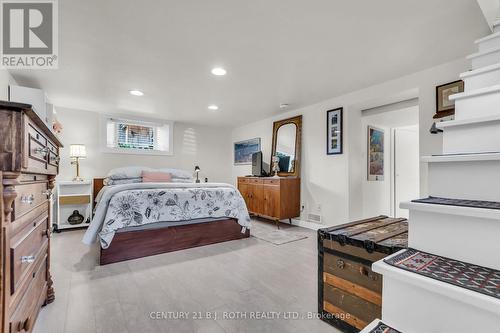 32 Samuel Street, Kitchener, ON - Indoor Photo Showing Bedroom