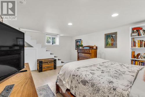 32 Samuel Street, Kitchener, ON - Indoor Photo Showing Bedroom