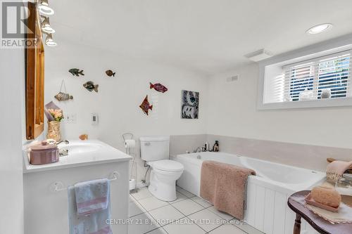 32 Samuel Street, Kitchener, ON - Indoor Photo Showing Bathroom
