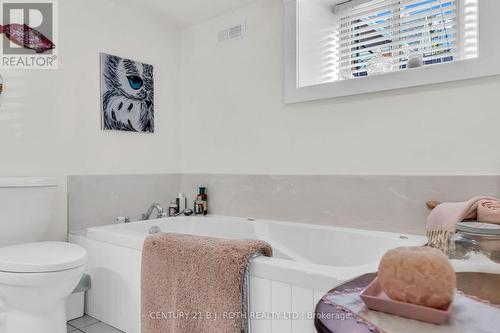 32 Samuel Street, Kitchener, ON - Indoor Photo Showing Bathroom