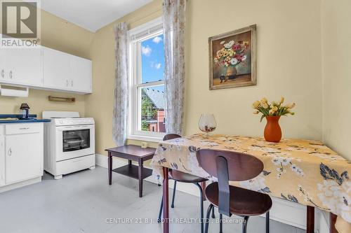 32 Samuel Street, Kitchener, ON - Indoor