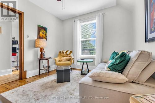 32 Samuel Street, Kitchener, ON - Indoor