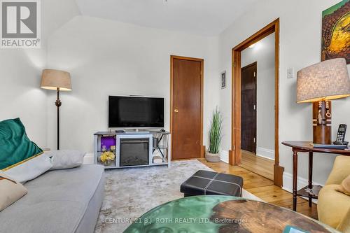32 Samuel Street, Kitchener, ON - Indoor