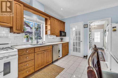 32 Samuel Street, Kitchener, ON - Indoor Photo Showing Kitchen