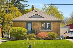 256 BOWMAN STREET Waterloo, ON N2J 1W5