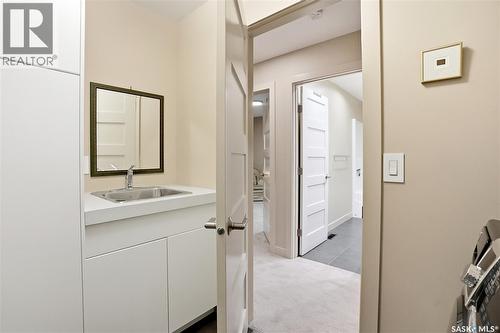 1212 Broadway Avenue E, Saskatoon, SK - Indoor Photo Showing Bathroom