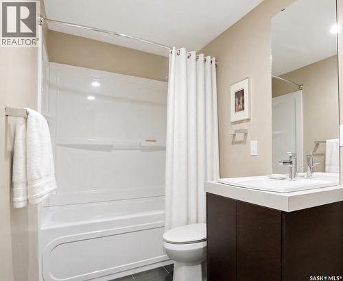 1212 Broadway Avenue E, Saskatoon, SK - Indoor Photo Showing Bathroom