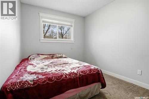 14 Diamond Street, Regina, SK - Indoor Photo Showing Bedroom
