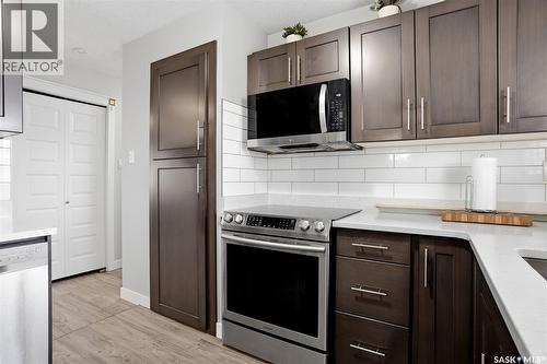 14 Diamond Street, Regina, SK - Indoor Photo Showing Kitchen
