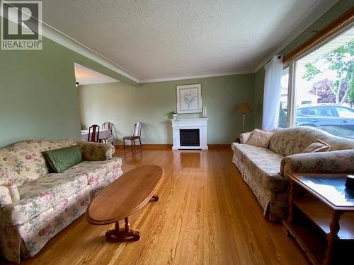 875 Champlain Road, Sarnia, ON - Indoor Photo Showing Living Room