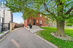 108 LEXFIELD AVENUE Toronto, ON M3M 1M8