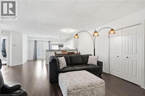 1451 Walkers Line Unit# 216, Burlington, ON - Indoor Photo Showing Living Room