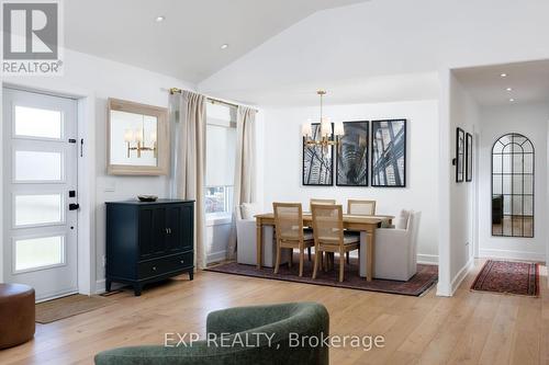 1761 Coram Crescent, Mississauga, ON - Indoor Photo Showing Living Room