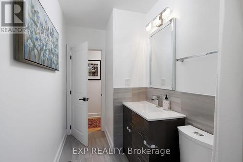 1761 Coram Crescent, Mississauga, ON - Indoor Photo Showing Bathroom
