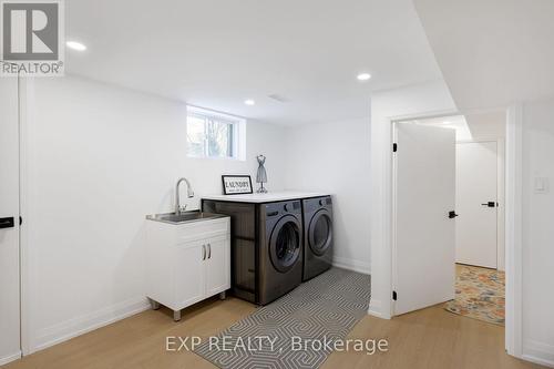 1761 Coram Crescent, Mississauga, ON - Indoor Photo Showing Laundry Room