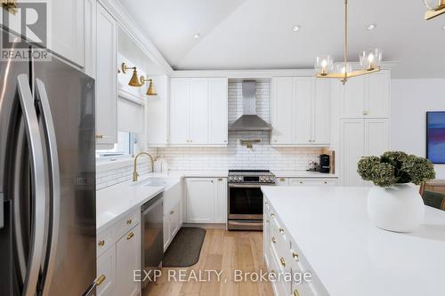 1761 Coram Crescent, Mississauga, ON - Indoor Photo Showing Kitchen With Stainless Steel Kitchen With Upgraded Kitchen
