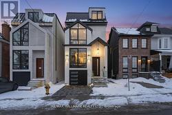 10 WHEELER AVENUE Toronto, ON M4L 3V2
