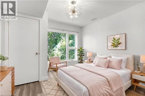 11 Eagle Hill, Cambridge, ON - Indoor Photo Showing Bedroom