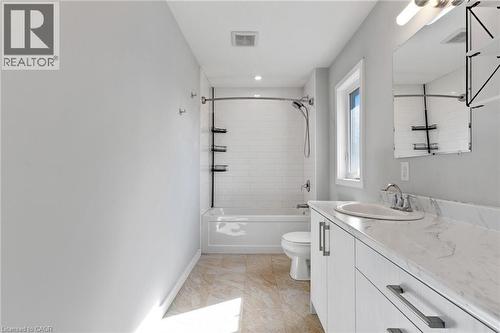 11 Eagle Hill, Cambridge, ON - Indoor Photo Showing Bathroom