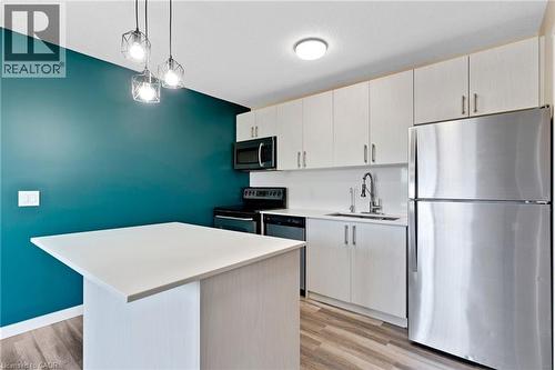 11 Eagle Hill, Cambridge, ON - Indoor Photo Showing Kitchen With Stainless Steel Kitchen