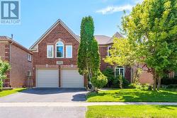 2055 BLACKSMITH LANE Oakville, ON L6M 3A3